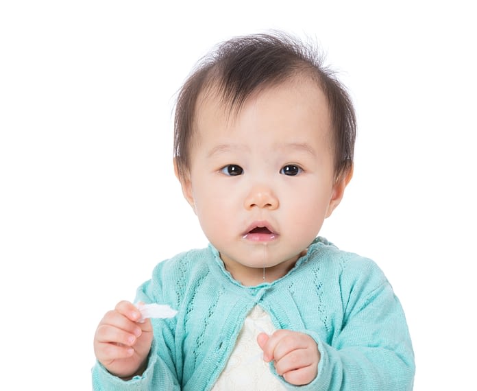 babies use saliva to bond